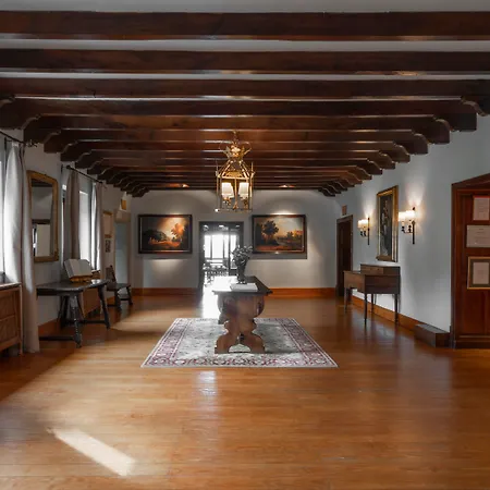 De Gredos Отель 4*